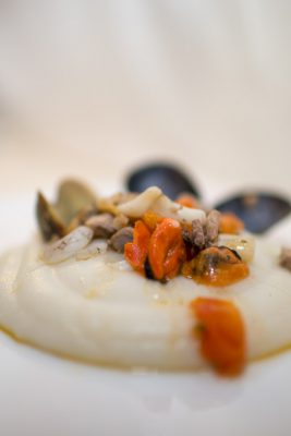 Risotto ai molluschi preparato dallo chef Gabriele Ferron